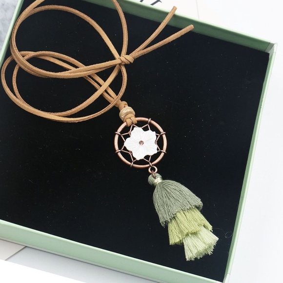 **CRESSIDA* Green x Dream Catcher Fashion Necklace - Picture 1 of 1